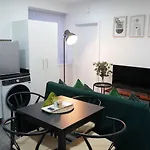Modern 2Br Flat Near City Centre W Street Parking