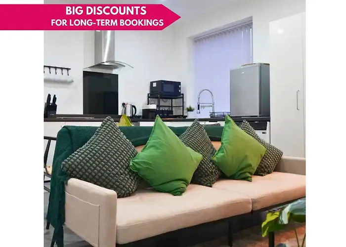 Modern 2Br Flat Near City Centre W Street Parking