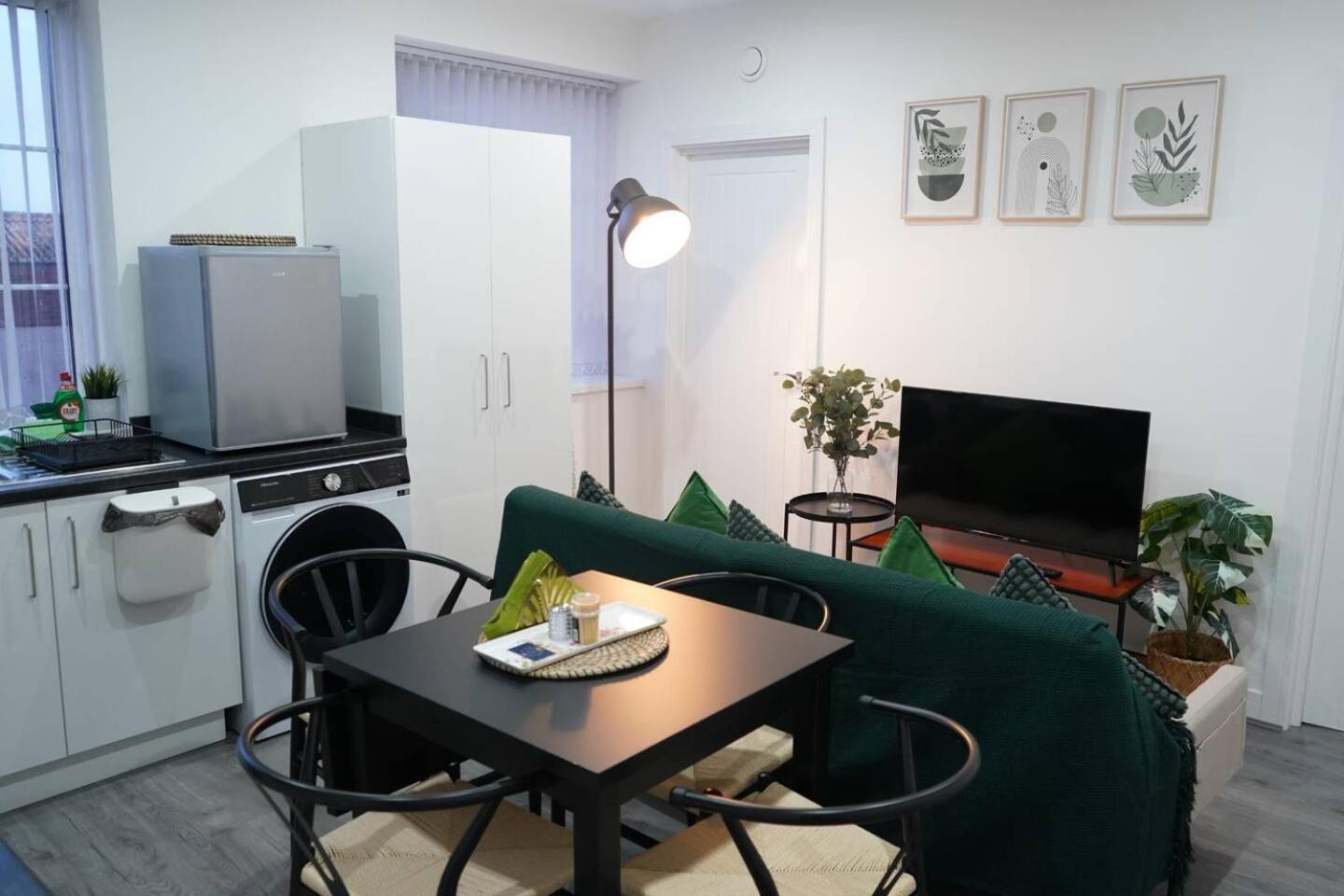 Modern 2br Flat Near Centre W Street Parking Apartment *