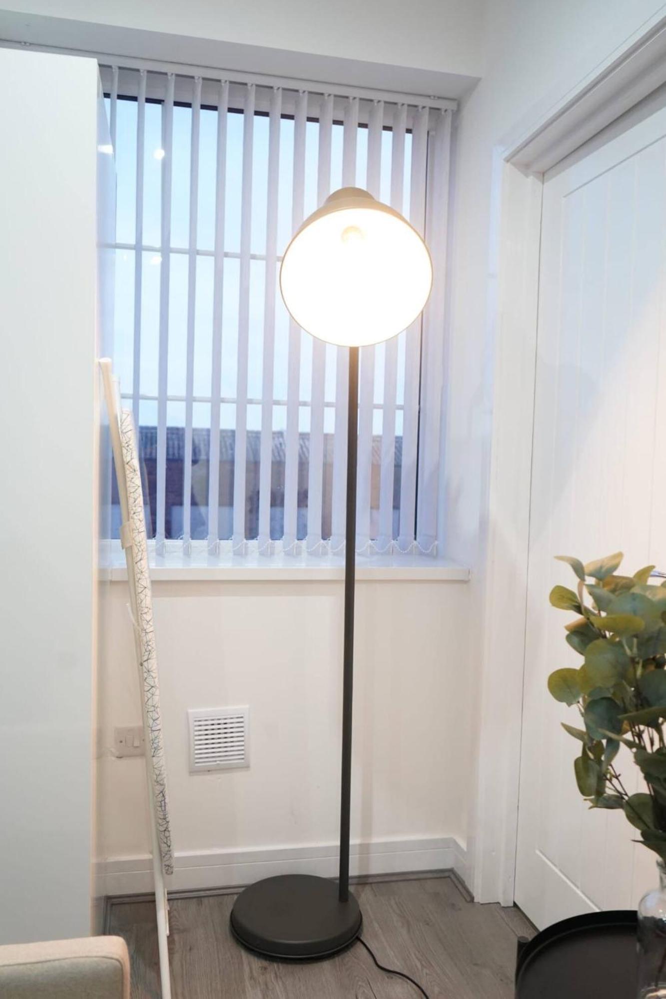 Modern 2br Flat Near Centre W Street Parking Birmingham